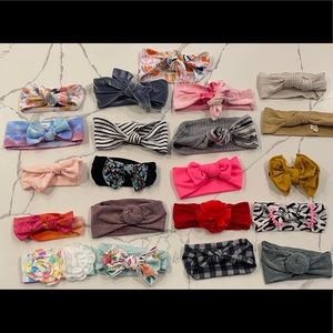 EUC Bow Lot (21) Name Brand